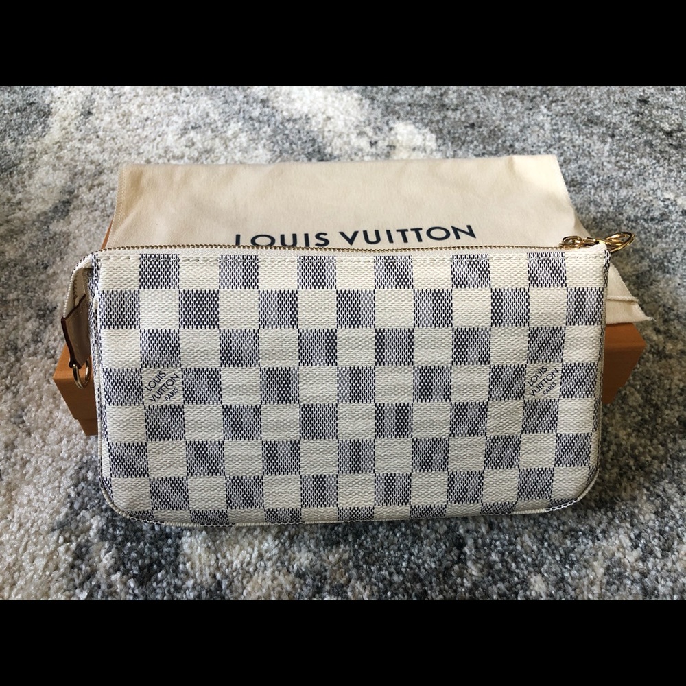 Louis. Vuitton Pochette Accessoires Damier Azur